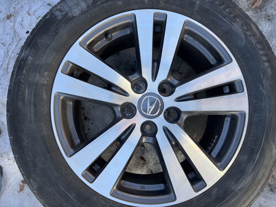 Шины летние Bridgestone 245/60 R18, литые диски Honda 8,5Jx18 ET55 ...
