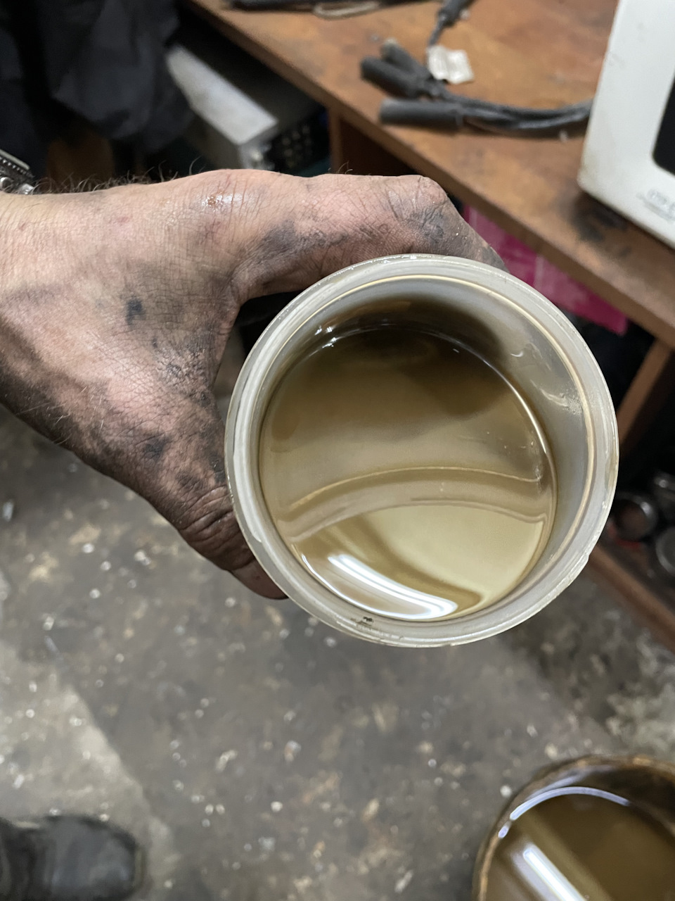 Вода пошла в масло, масло пошло в воду а коробка как вы уже знаете ...