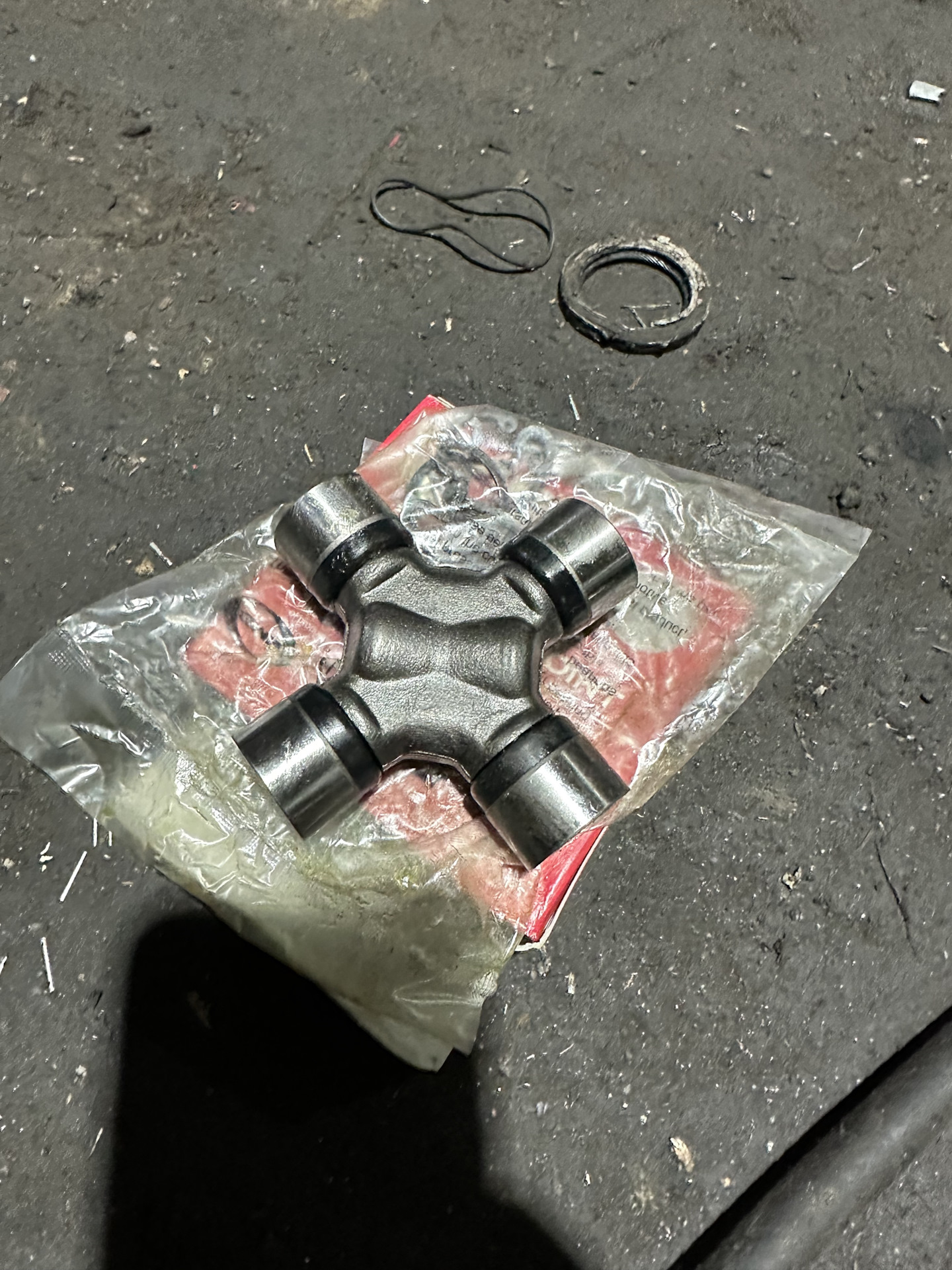 Замена крестовин на переднем и заднем кардане — Nissan Xterra (N50), 4 ...