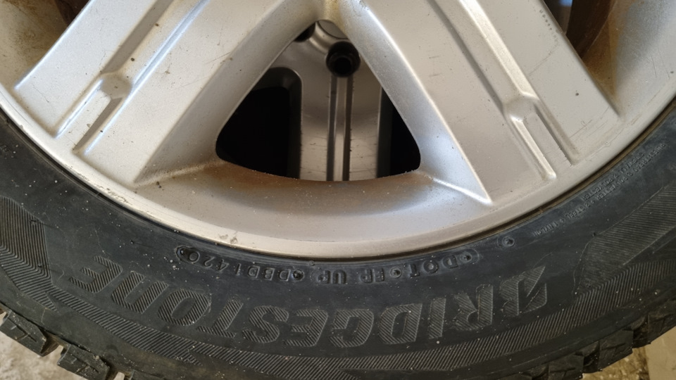 Шины зимние нешипованные Bridgestone 225/55 R17 на Subaru Forester (SH ...