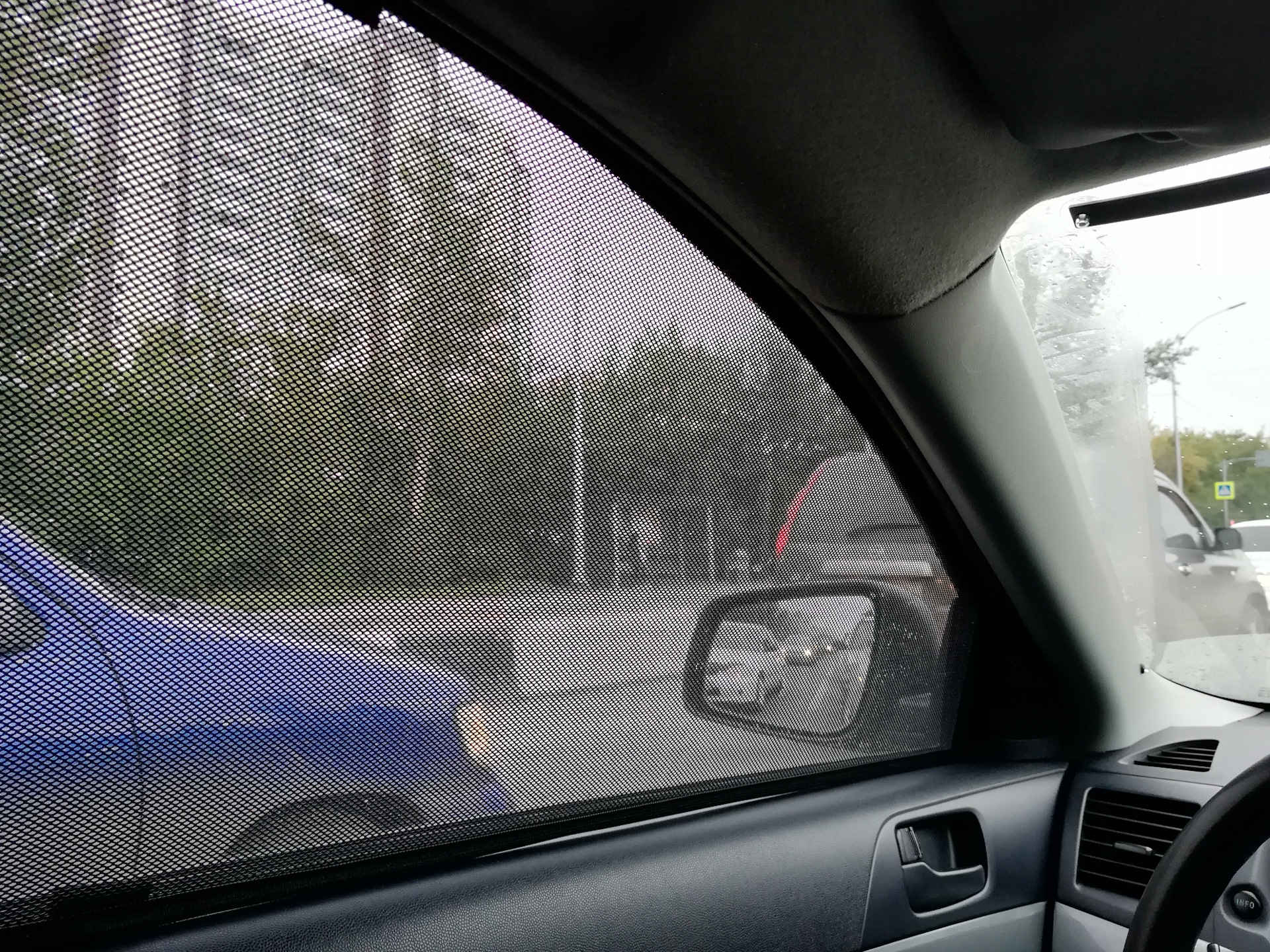 Магнитные шторки на ваз. Защитная сетка перед улием. Сетки 5 процентные на машину. Разрешены ли сетки. Chevrolet lanos сетки на стекла.