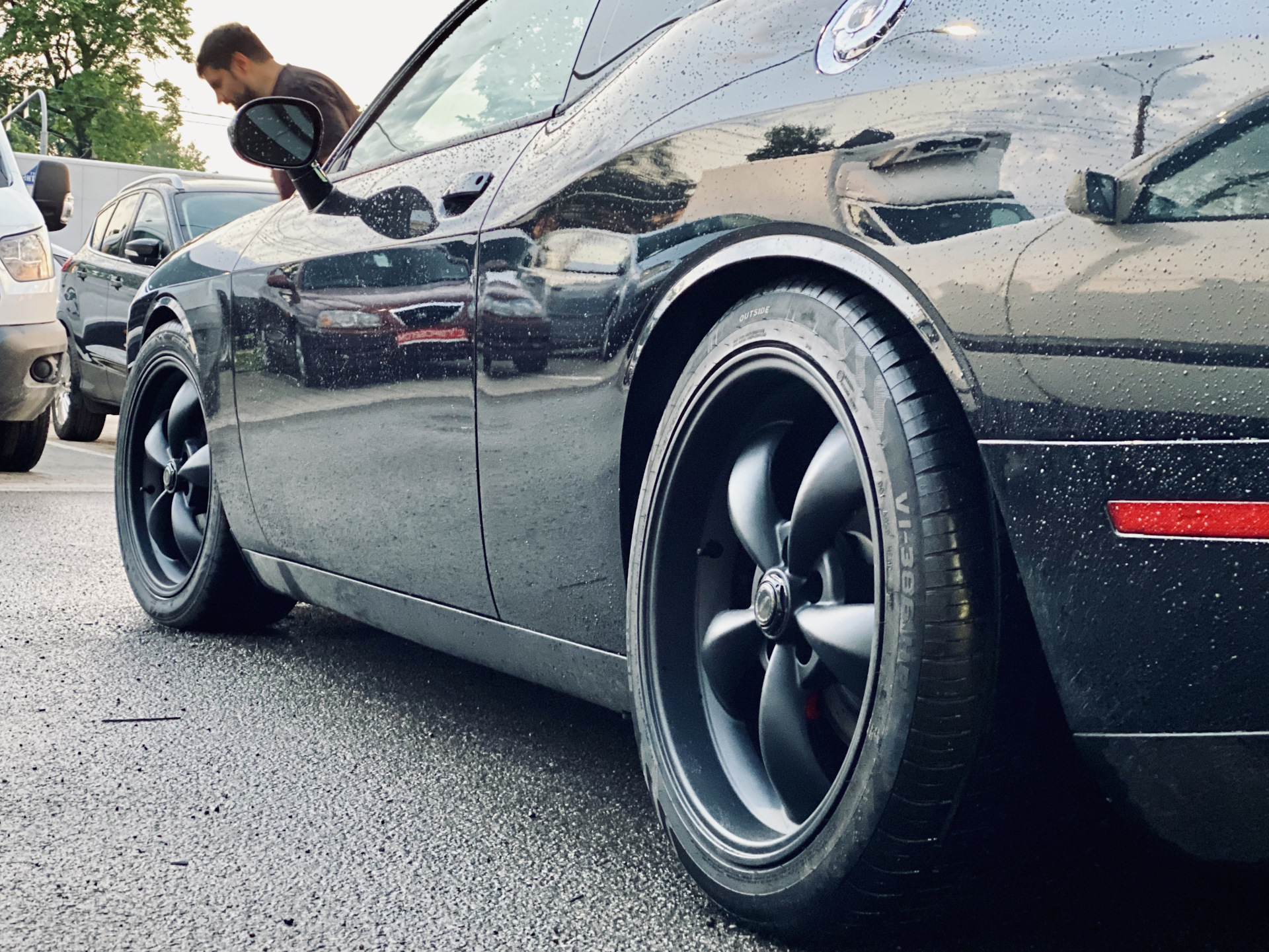 Диски dodge challenger r20. Додж челленджер диски. Dodge challenger r22. Dodge challenger диски. Диски додж челленджер 20.