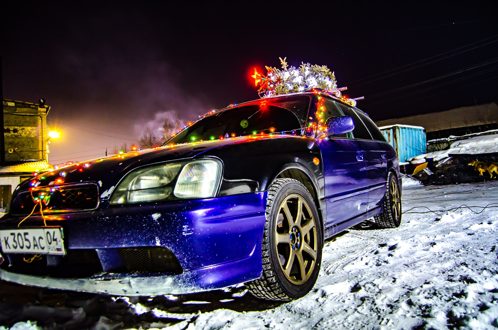 New year car. Субару 15 ночь. Новогодняя Субару Импреза. Субару Импреза с елкой. Субару дрифт.