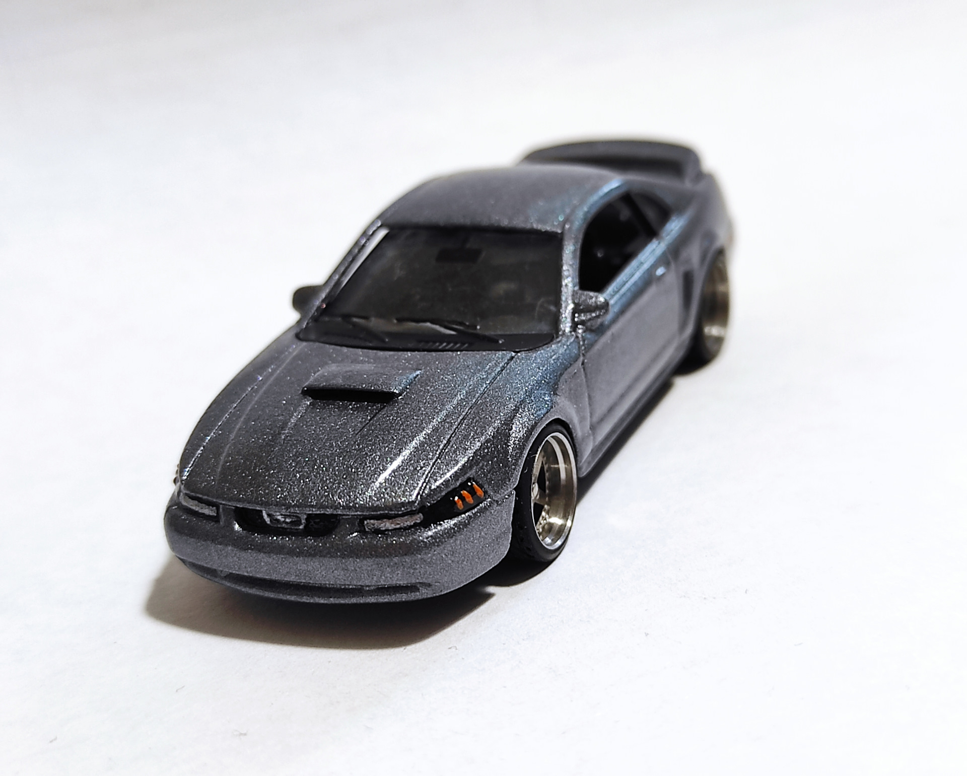 1 64. Велли 1:64. Welly 1 64. Welly Ford Mustang gt 2018. Auto World Ford Mustang gt1:64.