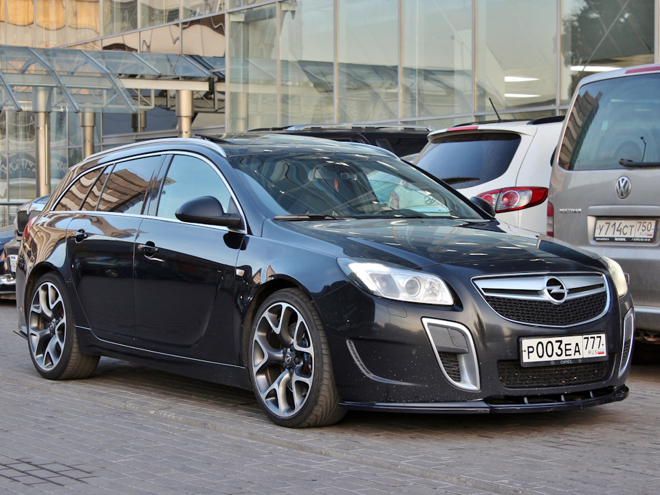 Opel Insignia OPC красный