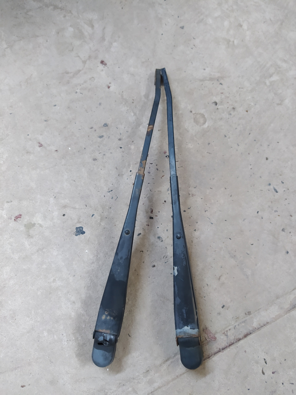 Покраска поводков дворников — Lada 2114, 1,6 л, 2007 года | своими ...