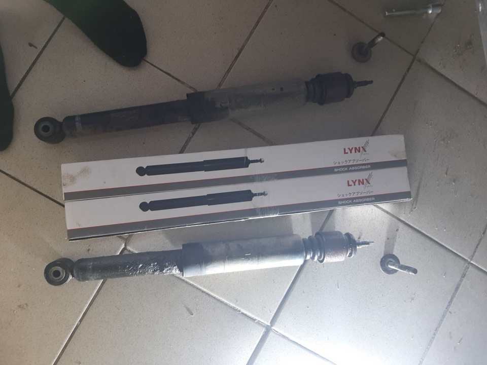 . — Nissan Tiida (1G)