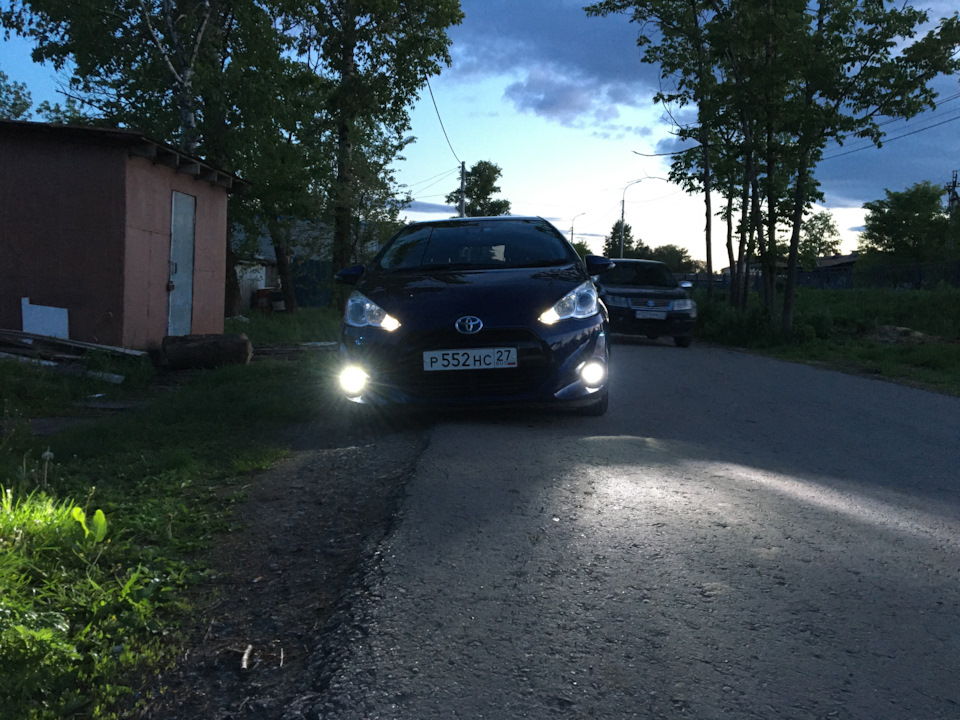 Замена ПТФ Valeo на Карифана (LED ПТФ) — Toyota Aqua, 1,5 л, 2016 года ...
