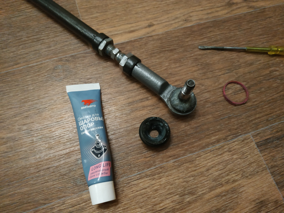 Ревизия рулевых тяг и замена смазки в рулевых наконечниках — Audi 80 ...