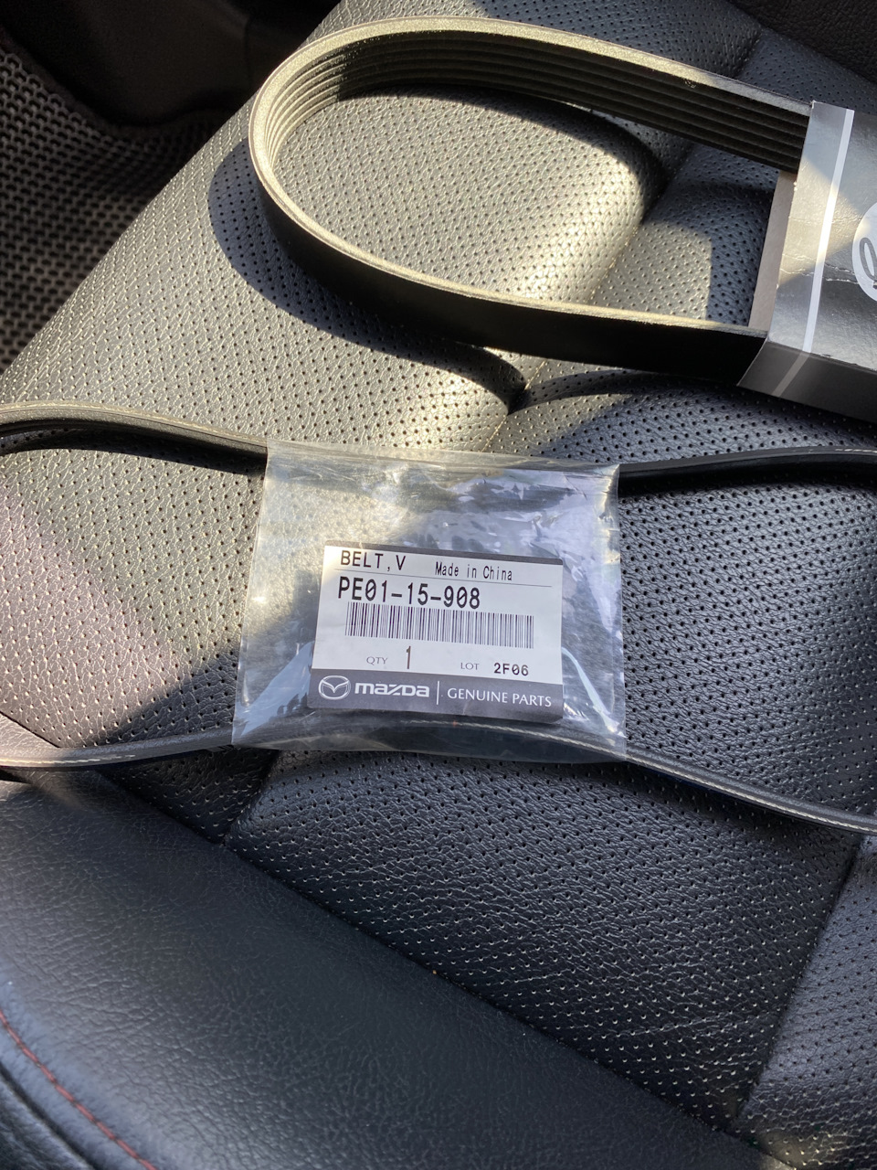 PE0115908 Ремень поликлиновой Mazda | Запчасти на DRIVE2