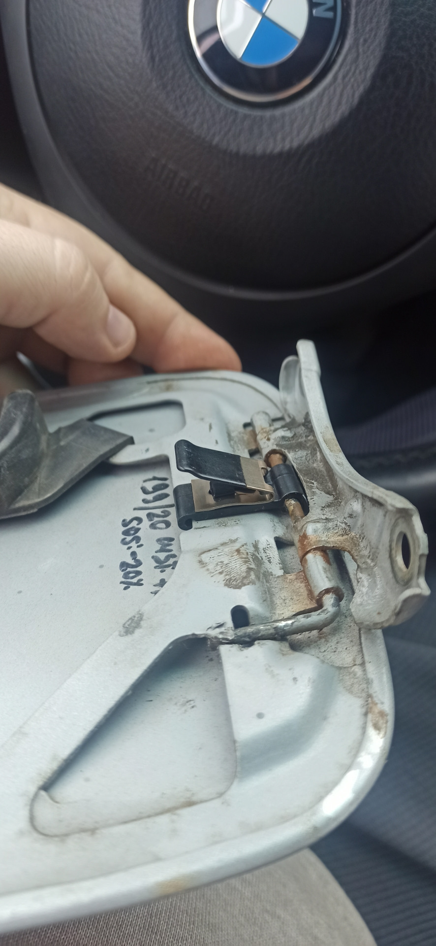 Пружина лючка бака или японский ребус)) — Toyota RAV4 (I), 2 л, 1998 ...