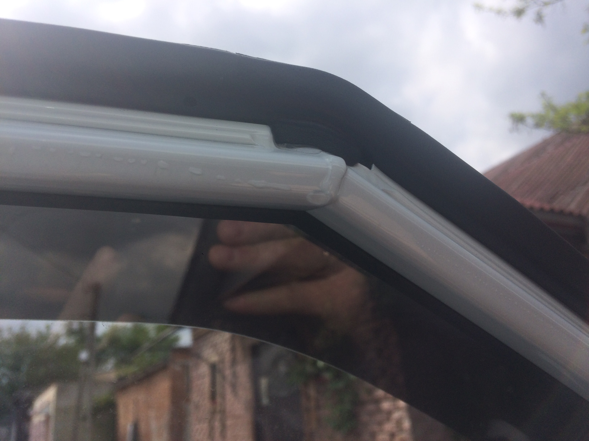 Уплотнители дверей крета. Уплотнители дверей крета. Уплотнители дверей крета. Резиновый уплотнитель капота хендэ крета 2019 парт номер. Дополнительный уплотнитель дверей туксон 2008.