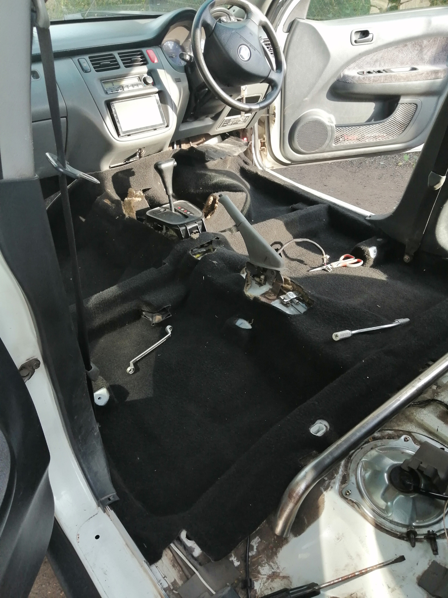 Замена ковролина — Honda HR-V (1G), 1,6 л, 2000 года | своими руками ...