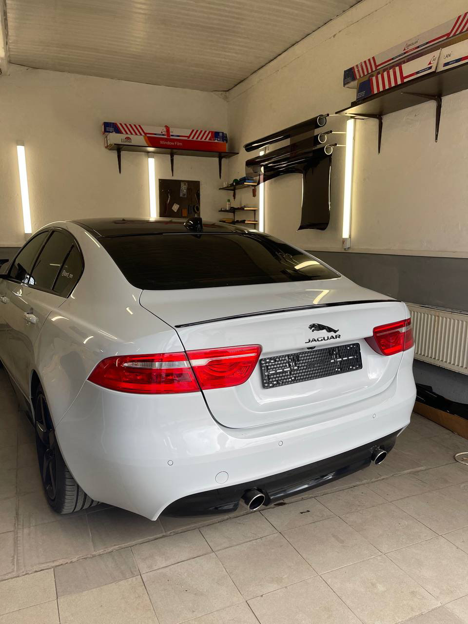 Защита задних фонарей — Jaguar XE, 2 л, 2017 года | просто так | DRIVE2