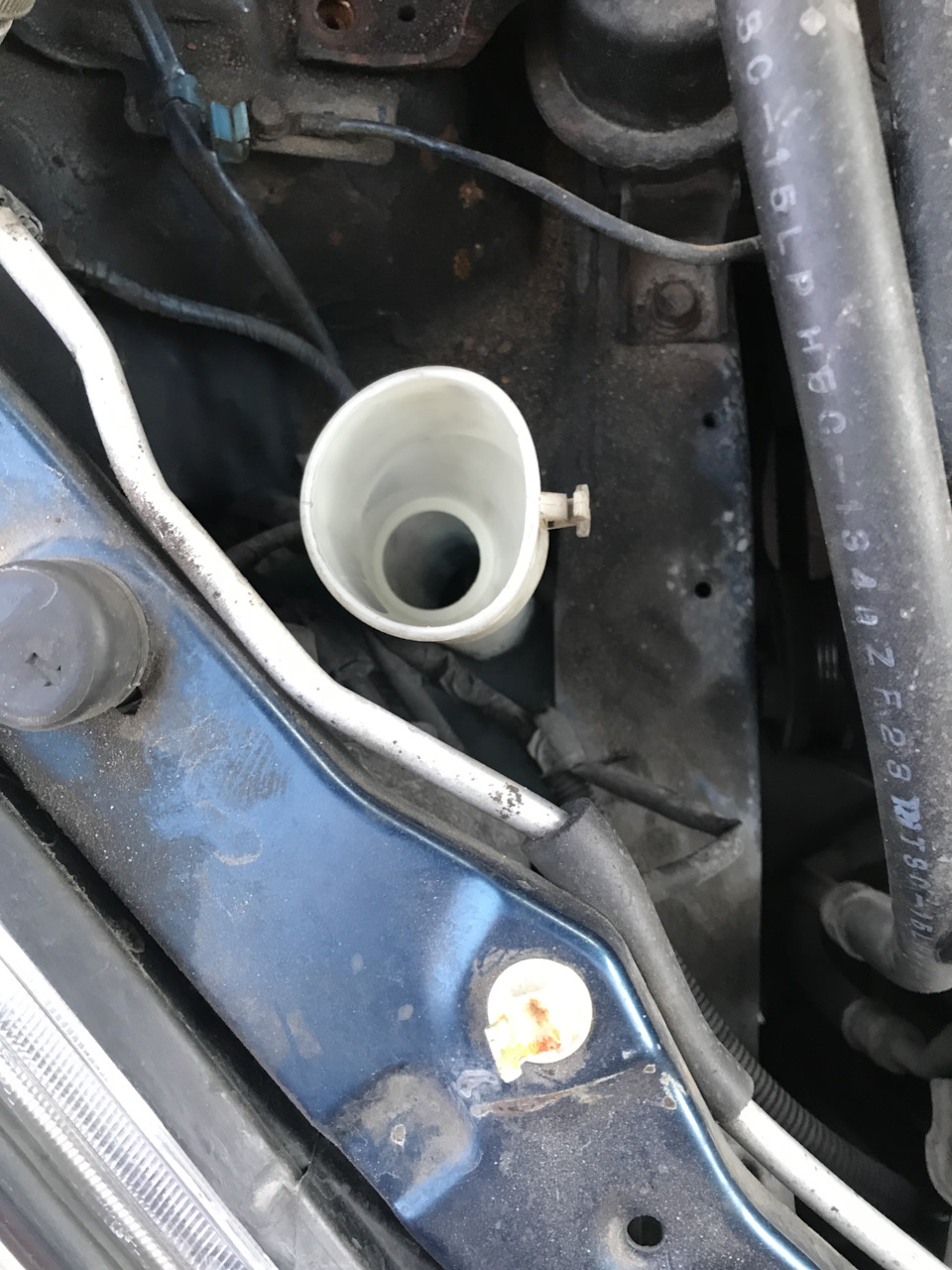 Замена сломанных фиксатор опоры капота и другие ништяки — Mitsubishi ...