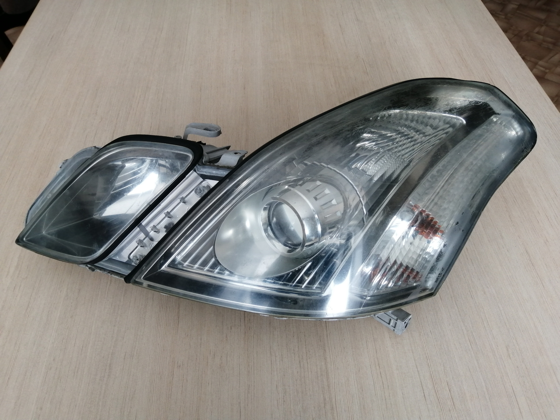 Лак для фар Cramolin Urethane Clear после года эксплуатации — Toyota ...