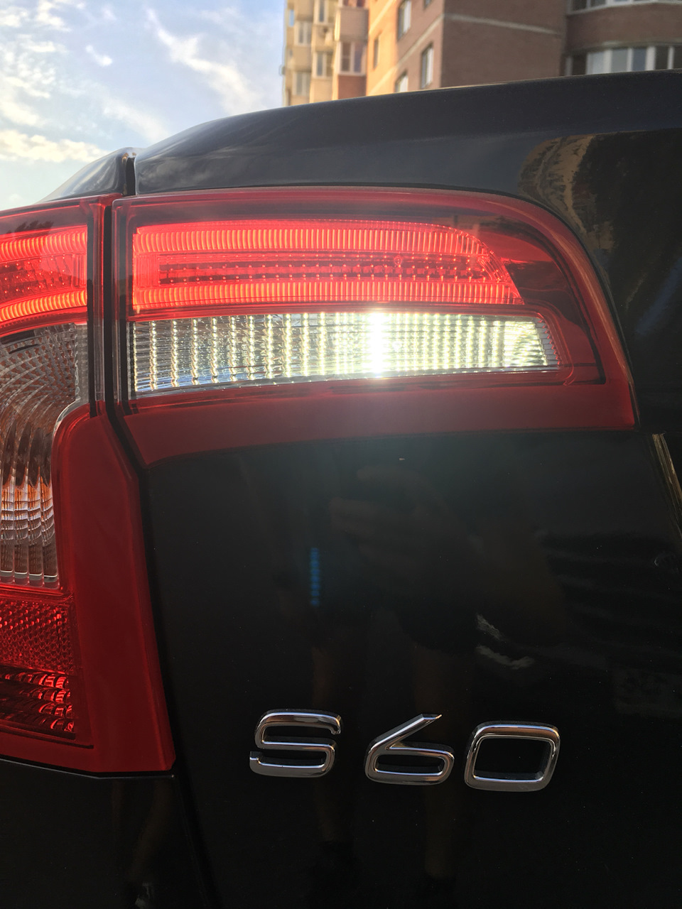 Замена ламп в заднем ходу на диодные — Volvo S60 Cross Country, 2 л ...