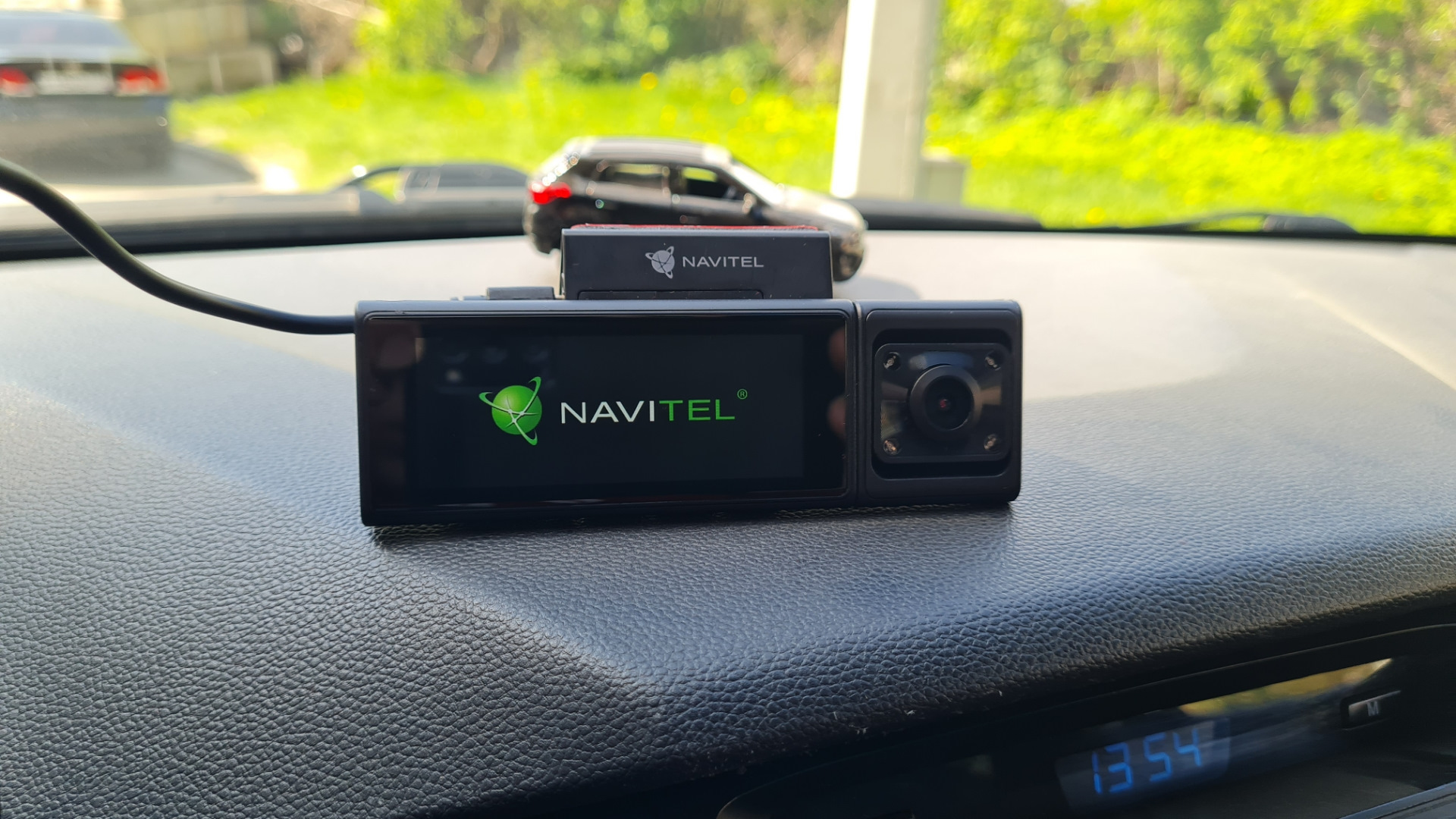 Две хорошо, а три ещё лучше. NAVITEL RC3 PRO — Hyundai Creta (1G), 1,6 л,  2018 года | аксессуары | DRIVE2