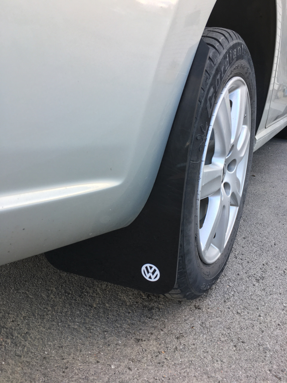 Upgrade брызговиков — Volkswagen Polo Sedan, 1,6 л, 2012 года | своими ...