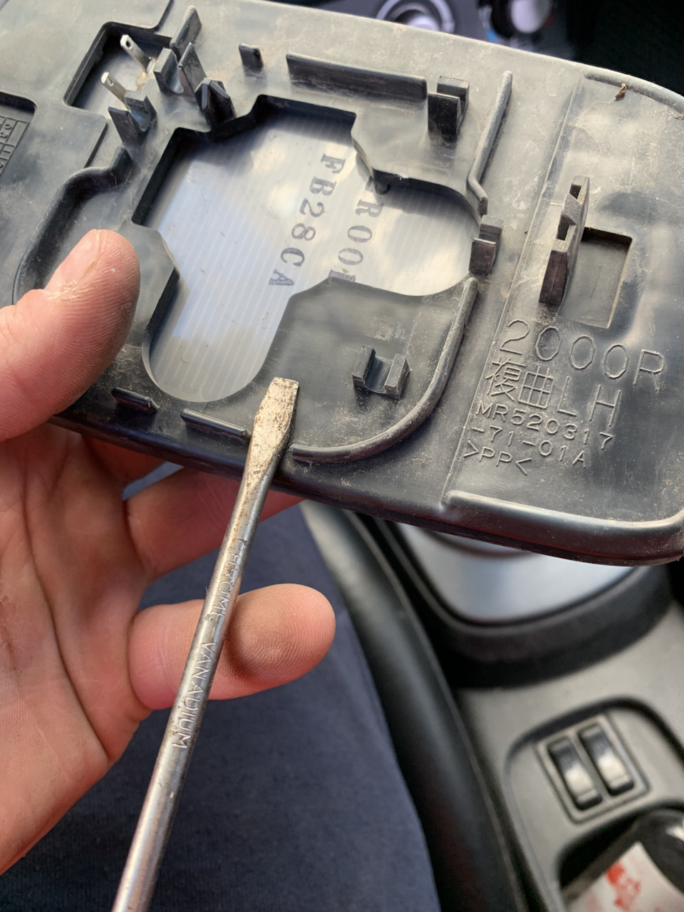 Замена корпуса зеркала заднего вида. — Mitsubishi Lancer IX, 1,6 л ...