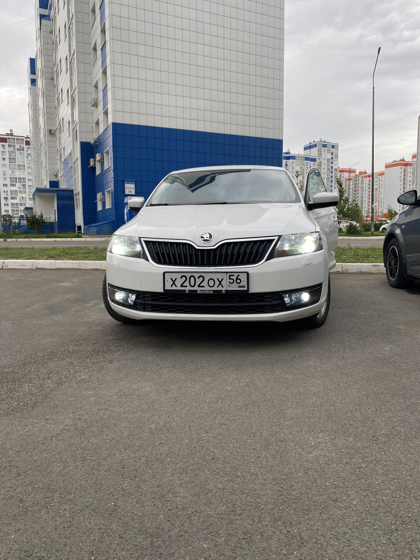 Замена штатных линз в фарах рапид — Skoda Rapid (1G), 1,4 л, 2015 года ...