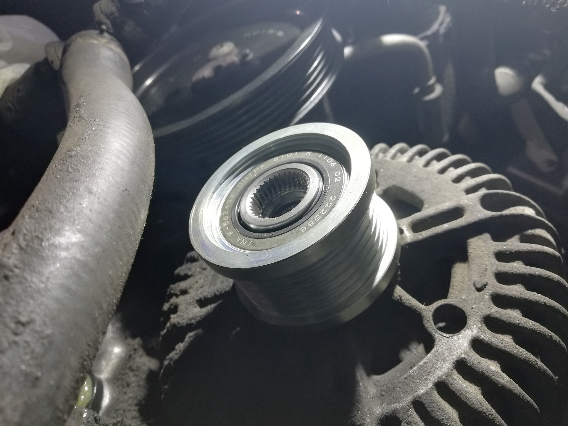 Tehor 900 обгонная суфта генератор. Обгонная муфта генератора ниссан x-trail т31 2. Обгонная муфта генератора vw t4 1. Открутилась обгонная муфта генератора. Обгонная муфта генератора пассат б6.