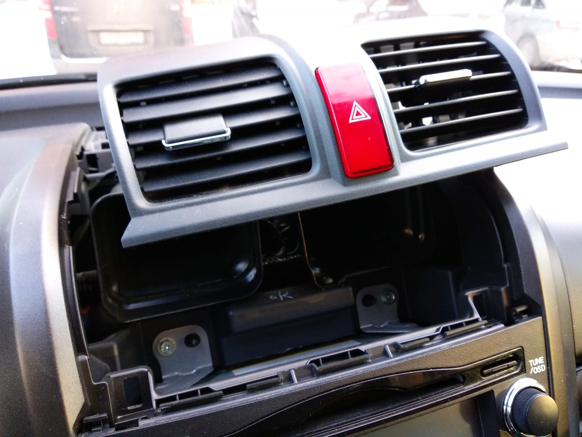 снять накладки воздуховодов