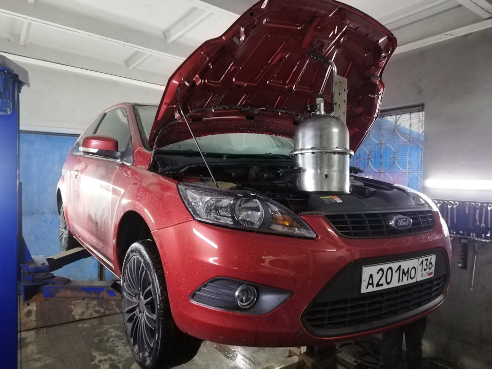 №6. Замена тормозной жидкости и упоры багажника. — Ford Focus Hatchback ...