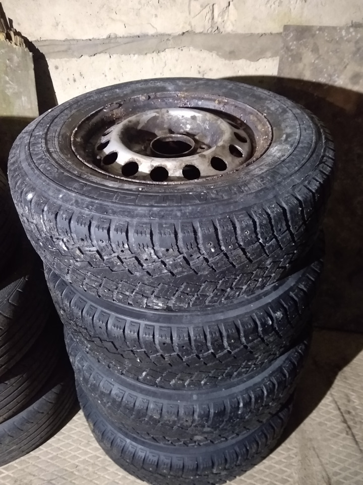 Шины зимние шипованные Nokian 225/75 R16, штампованные диски 7Jx16 ET45 ...