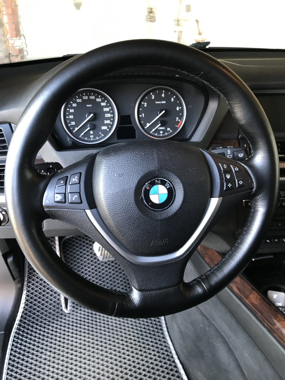 Руль БМВ х5 крашу в чёрный полуматовый — DRIVE2