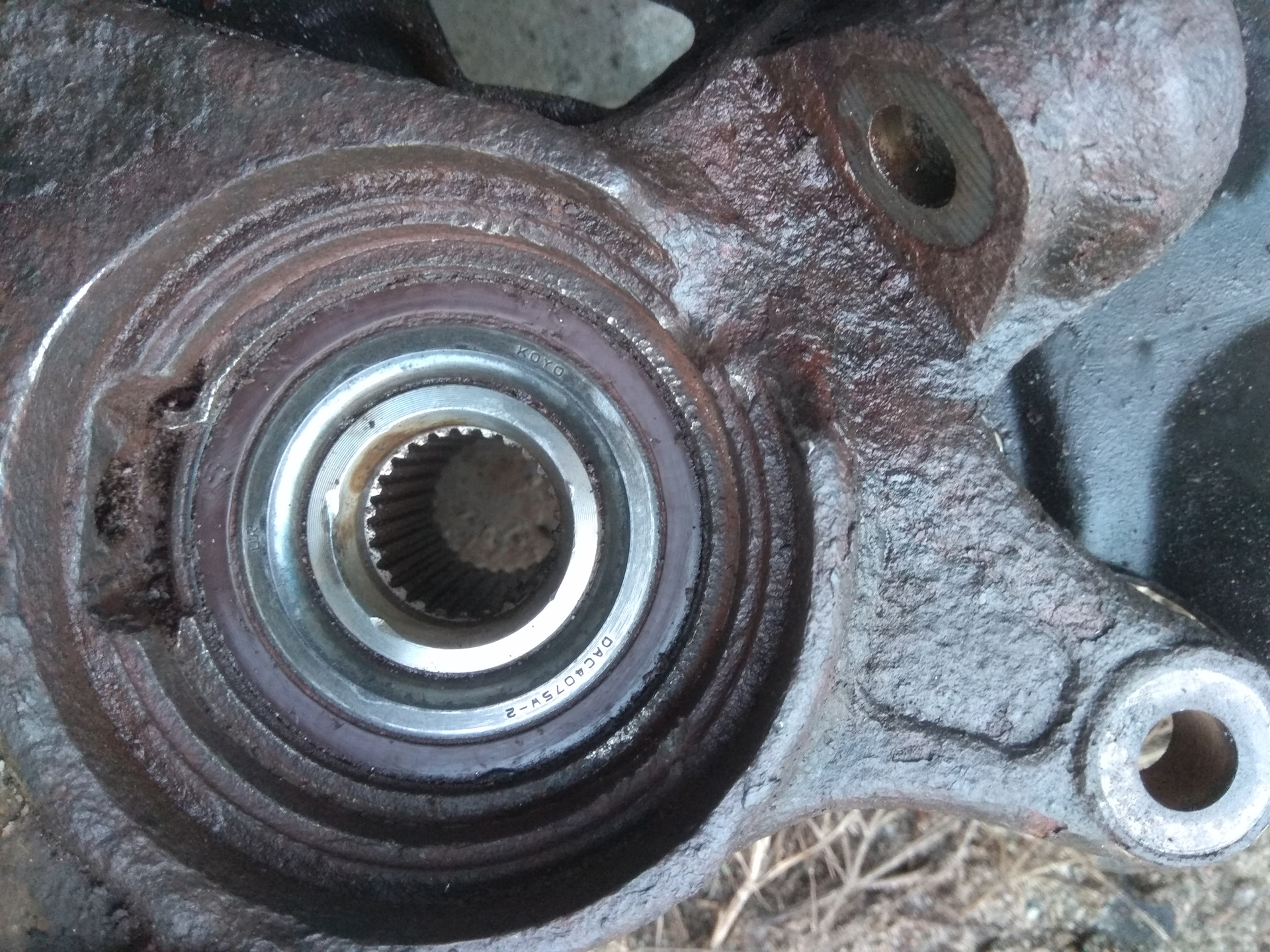 Как затягивать ступичный подшипник. 4runner 130 ступица передняя. Ступичный подшипник на ипсум 21. Стопорное кольцо ступичного подшипника bth0022a. Регулировка ступичных подшипников уаз патриот передних.