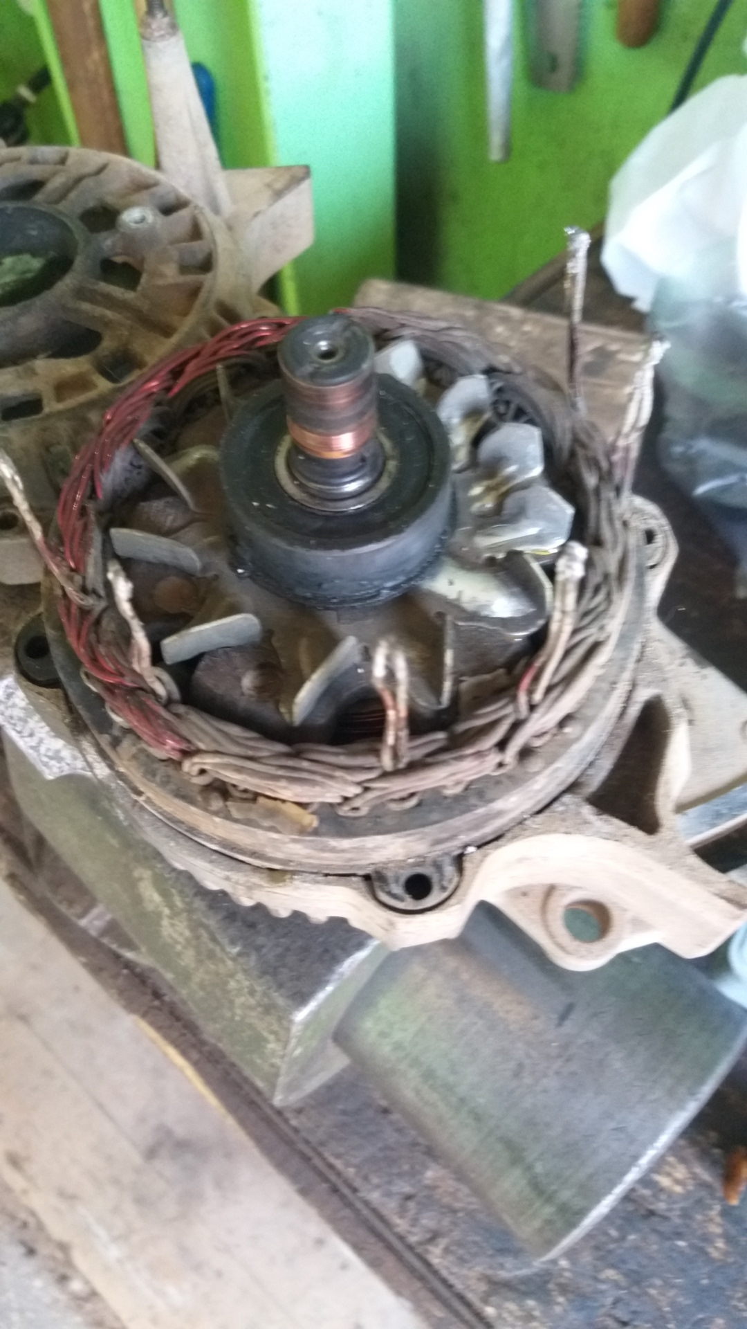 Подшипники генератора bosch opel astra h. Шкив генератора bosch 110a гранта. Замена подшипников генератора бош. Генератор гольф 2 1. Замена подшипников на генераторе бош90апер.