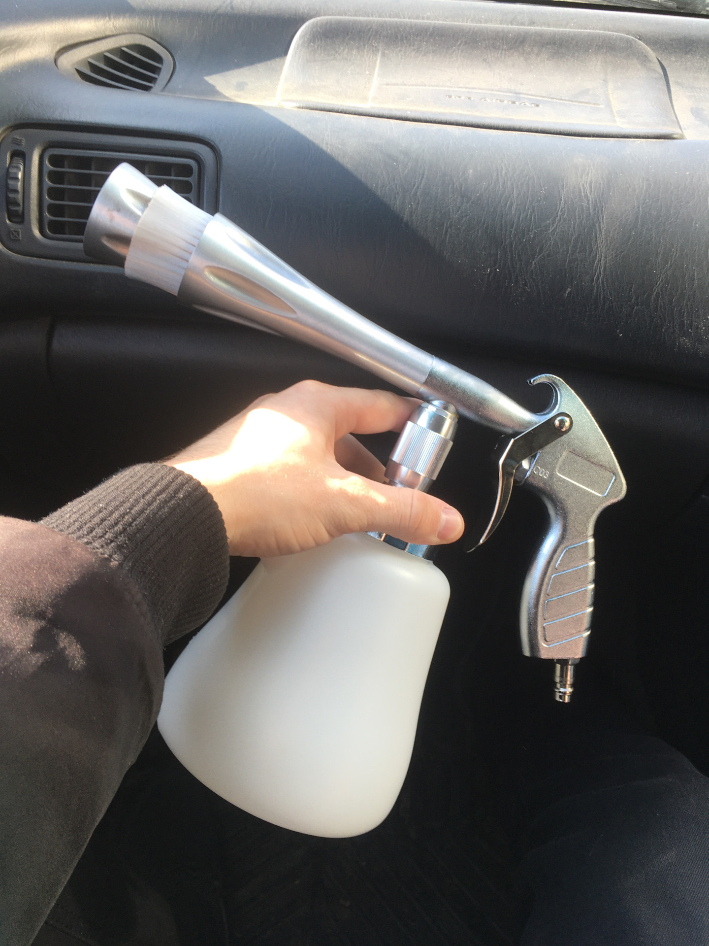 Что такое торнадор для химчистки авто. Как пользоваться торнадором для химчистки салона. Как пользоваться торнадором для химчистки салона. Мини торнадор химчистка. Приспособление для чистки салона.