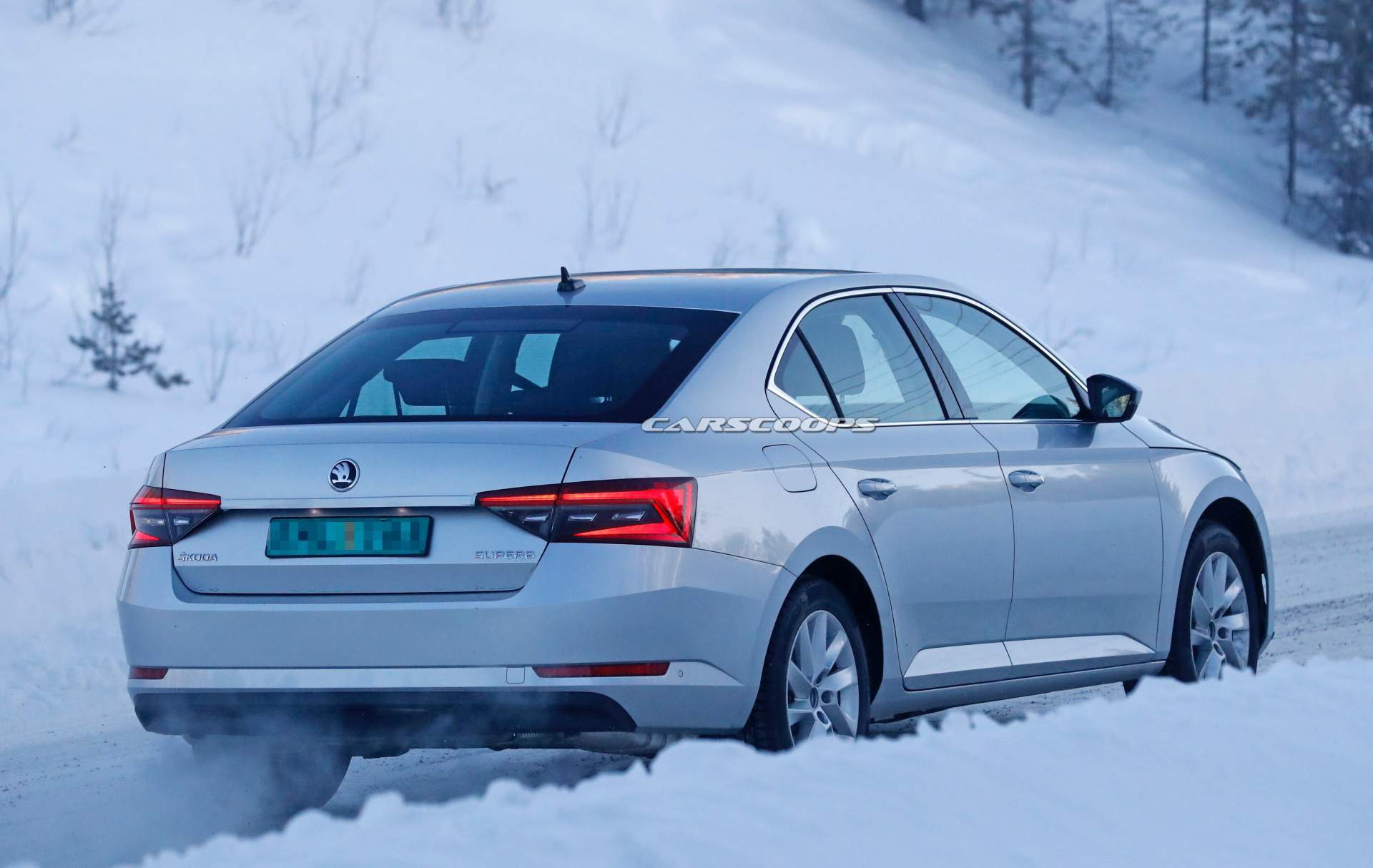 Skoda Superb Winter Forest