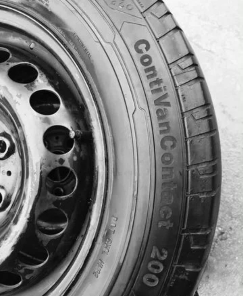 Шины летние Continental 215/65 R16, литые диски VW 6,5Jx16 ET51 5x120 ...