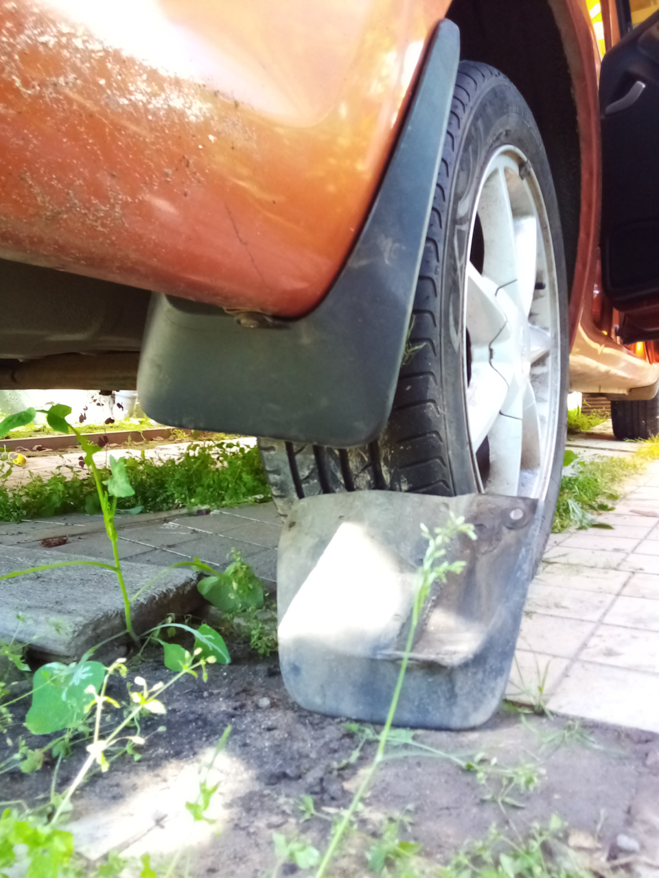 Замена задних брызговиков — Lada Калина 2 универсал, 1,6 л, 2013 года ...