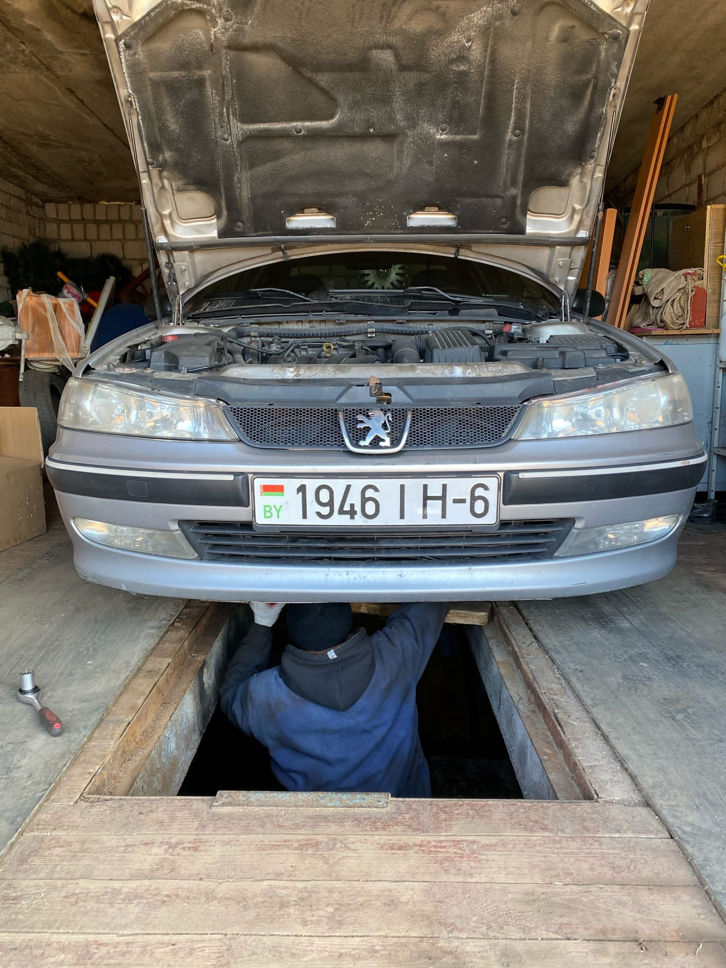 Масло ДВС и кнопка для ключа. — Peugeot 406, 1,8 л, 1999 года ...