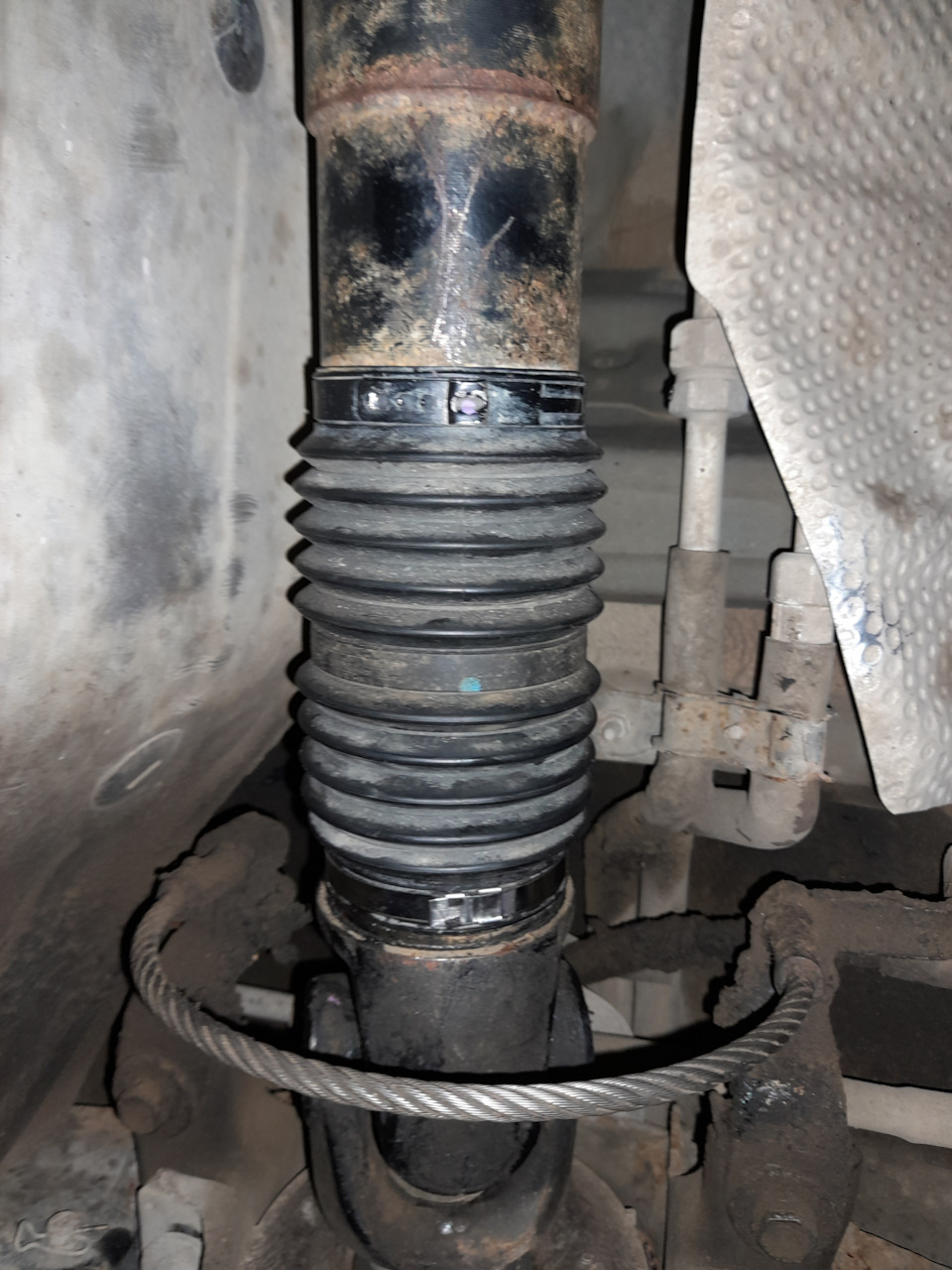 Смазка шлицевого соединения заднего кардана — Toyota Fortuner (2G), 2,7 ...