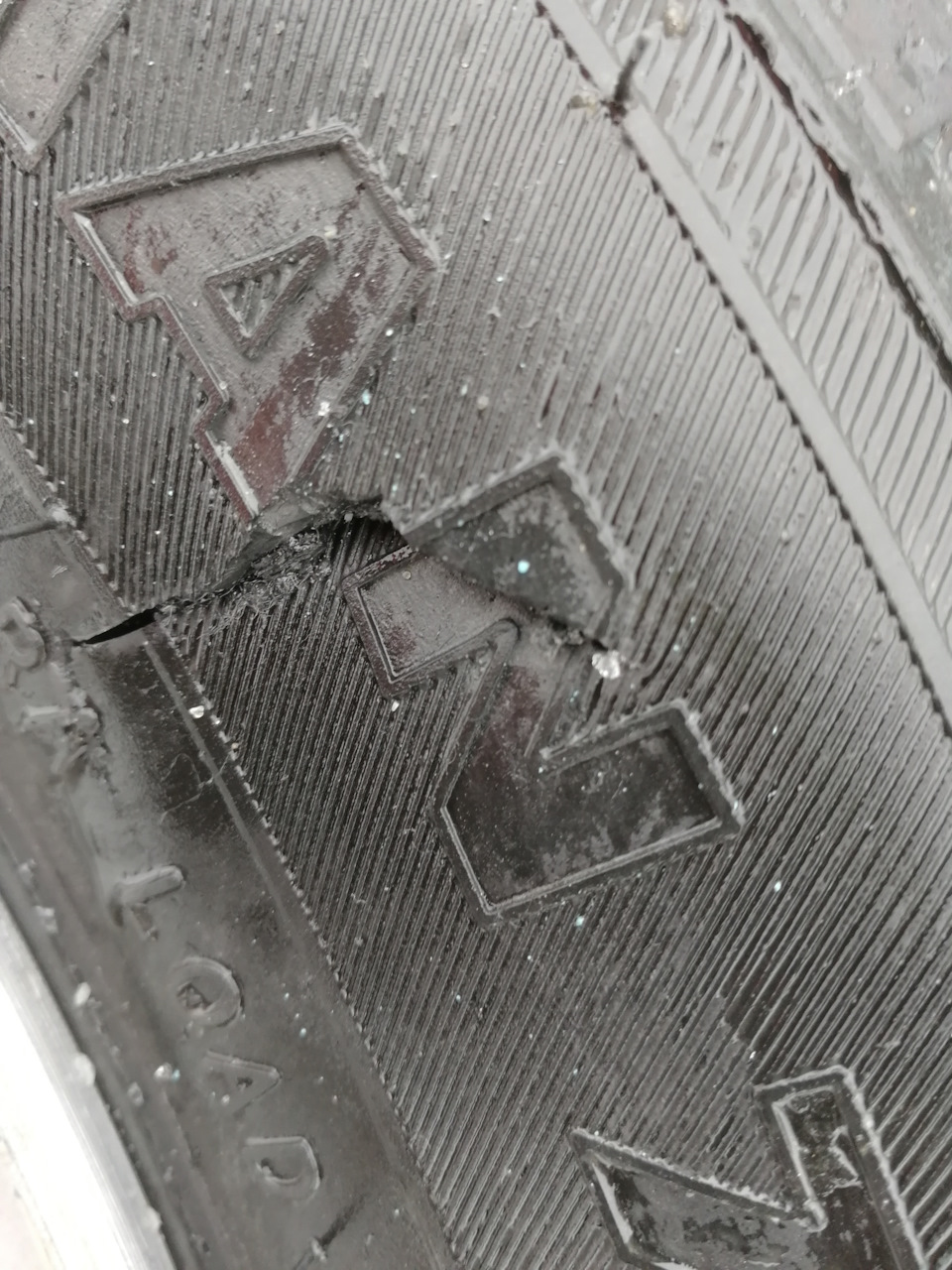 Боковой порез — Lada Vesta SW (1G), 1,6 л, 2018 года | шины | DRIVE2