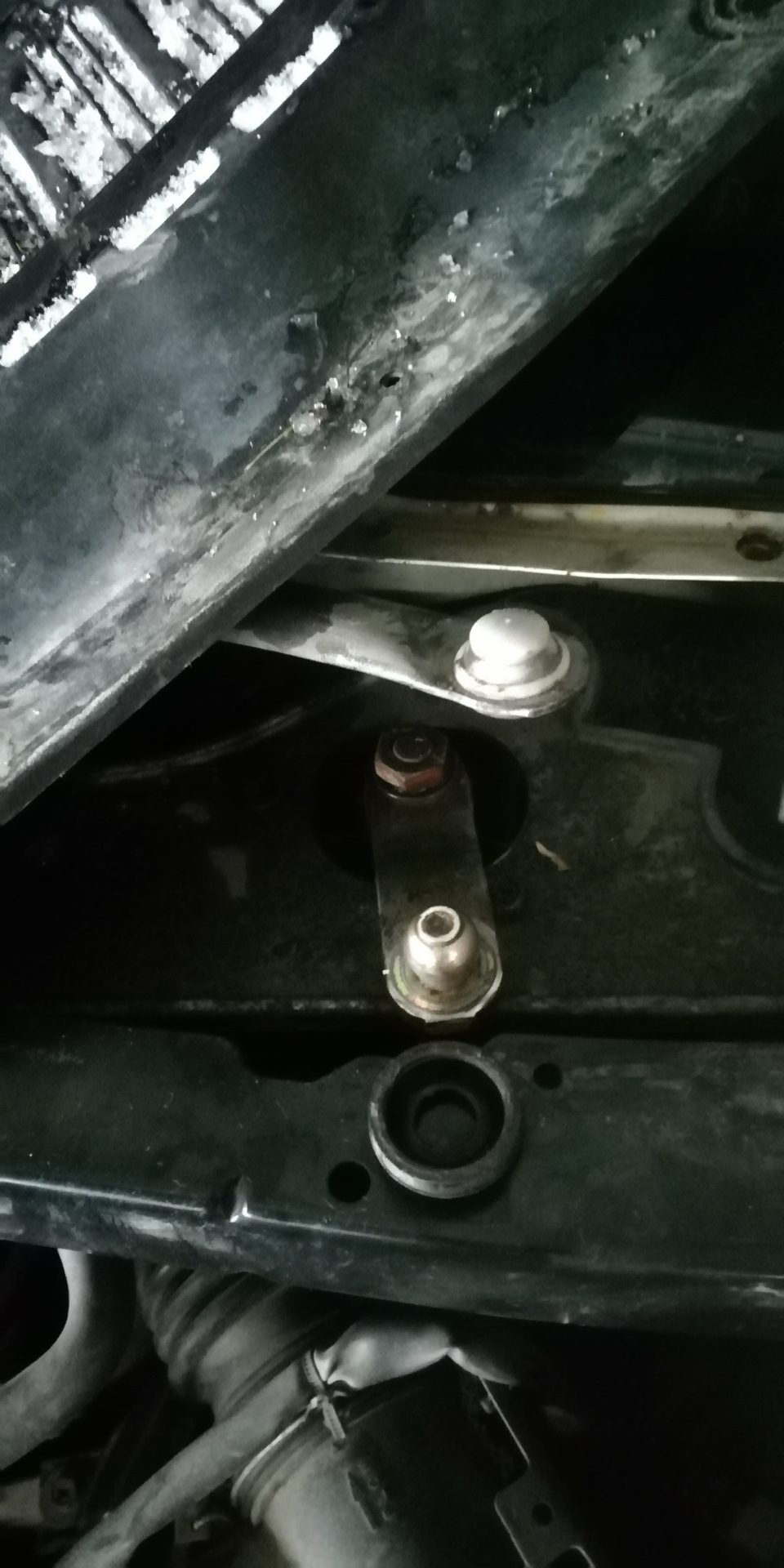 Слетела тяга дворников передних — Nissan Tino, 1,8 л, 2000 года ...