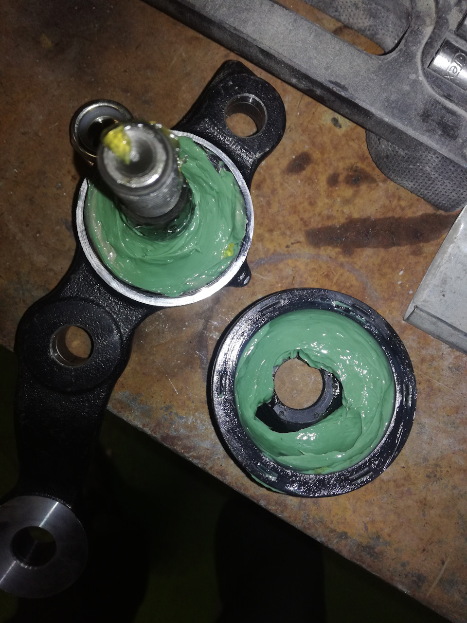 замена сайлентблоков шаровых. W208 сайлентблоки. Nissan march шаровая опора. 1 замена шаровой опоры. замена сайлентблоков шаровых.