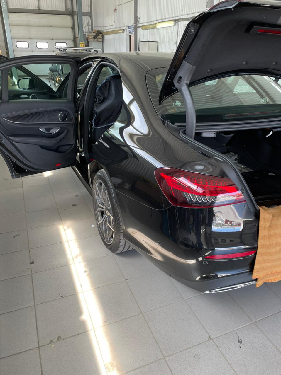 Фото в бортжурнале Mercedes-Benz E-Class (W213)