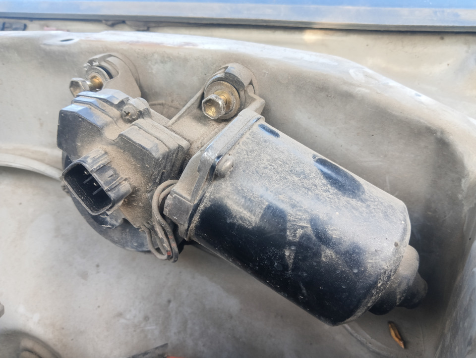 Уфф, грязноват… извините, редко под капотом мою — Toyota Corolla Levin (AE110/111)