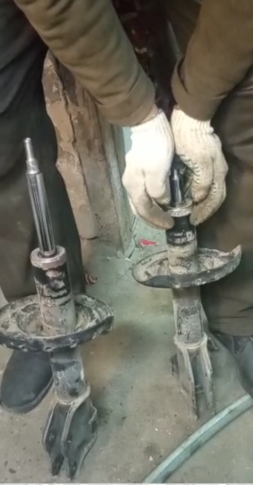 ТО рулевой рейки, прокачка передних стоек и ТО задних суппортов ...