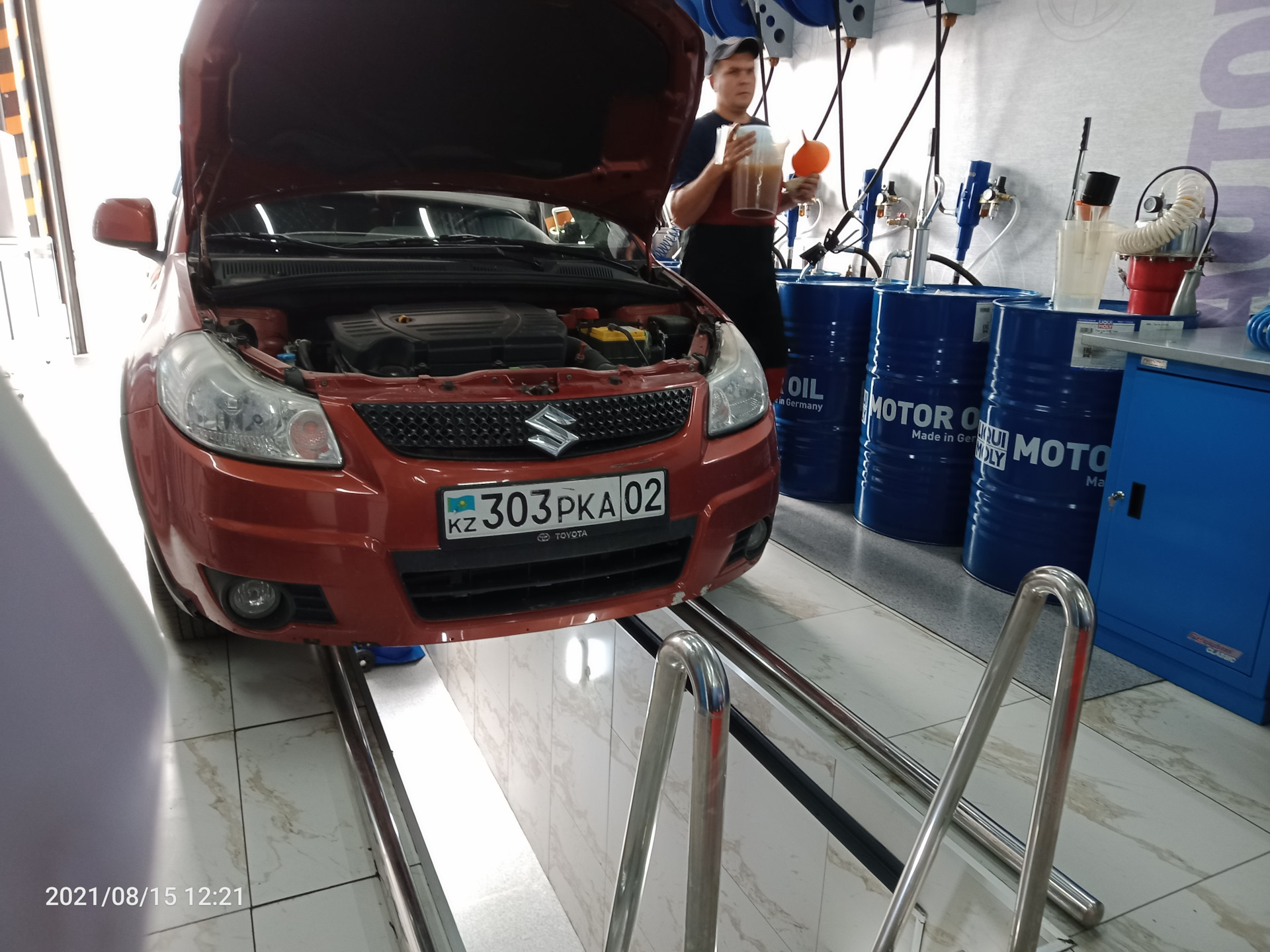 Плановая замена масла в моторе. LM 5W30. — Suzuki SX4 (1G), 1,6 л, 2010 ...