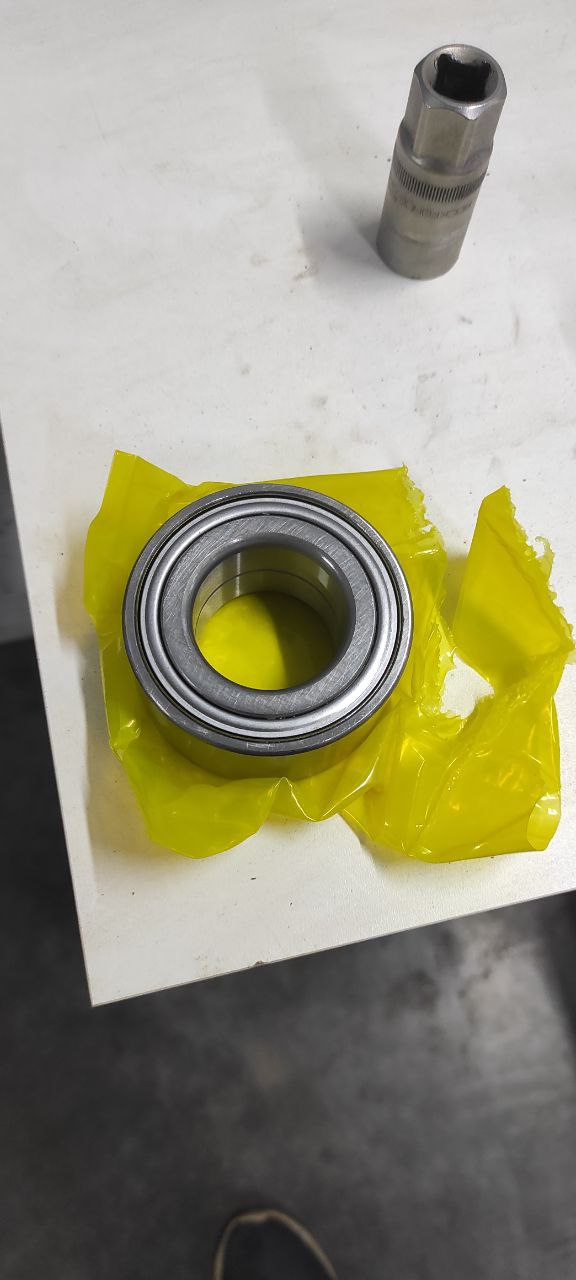 Замена ступичного подшипника — Hyundai Solaris, 1,6 л, 2015 года ...