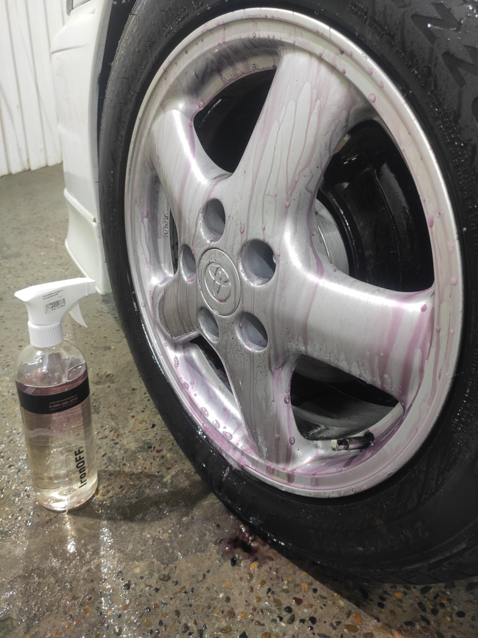 А вот пошла реакция и индикатор проявления сработал, казалось бы вроде ничего и не видно на глаз, но на деле очень много различных металлических вкраплений — Toyota Chaser (100)