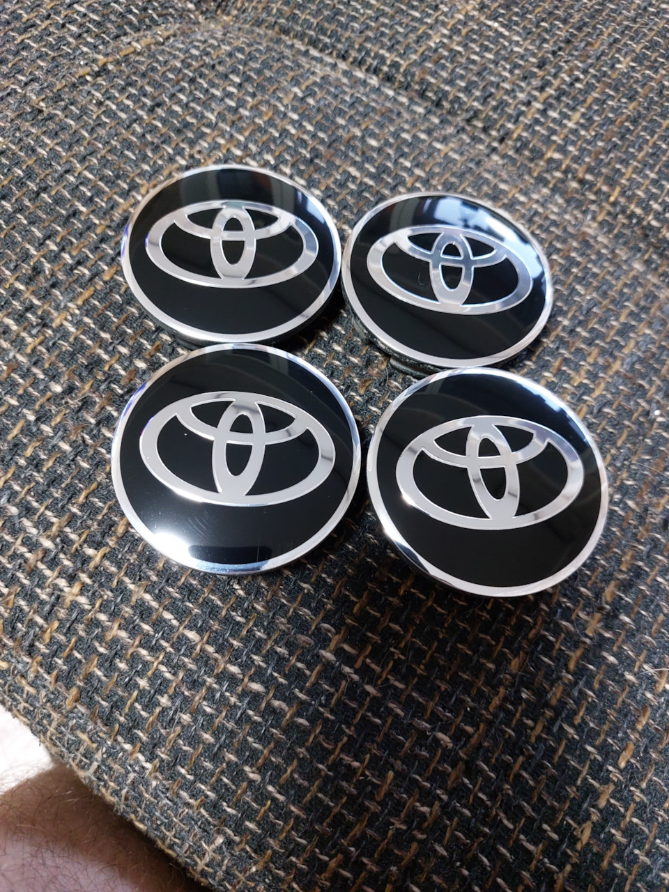 Наклейки на колпачки — Toyota Starlet (90), 1,3 л, 1998 года ...