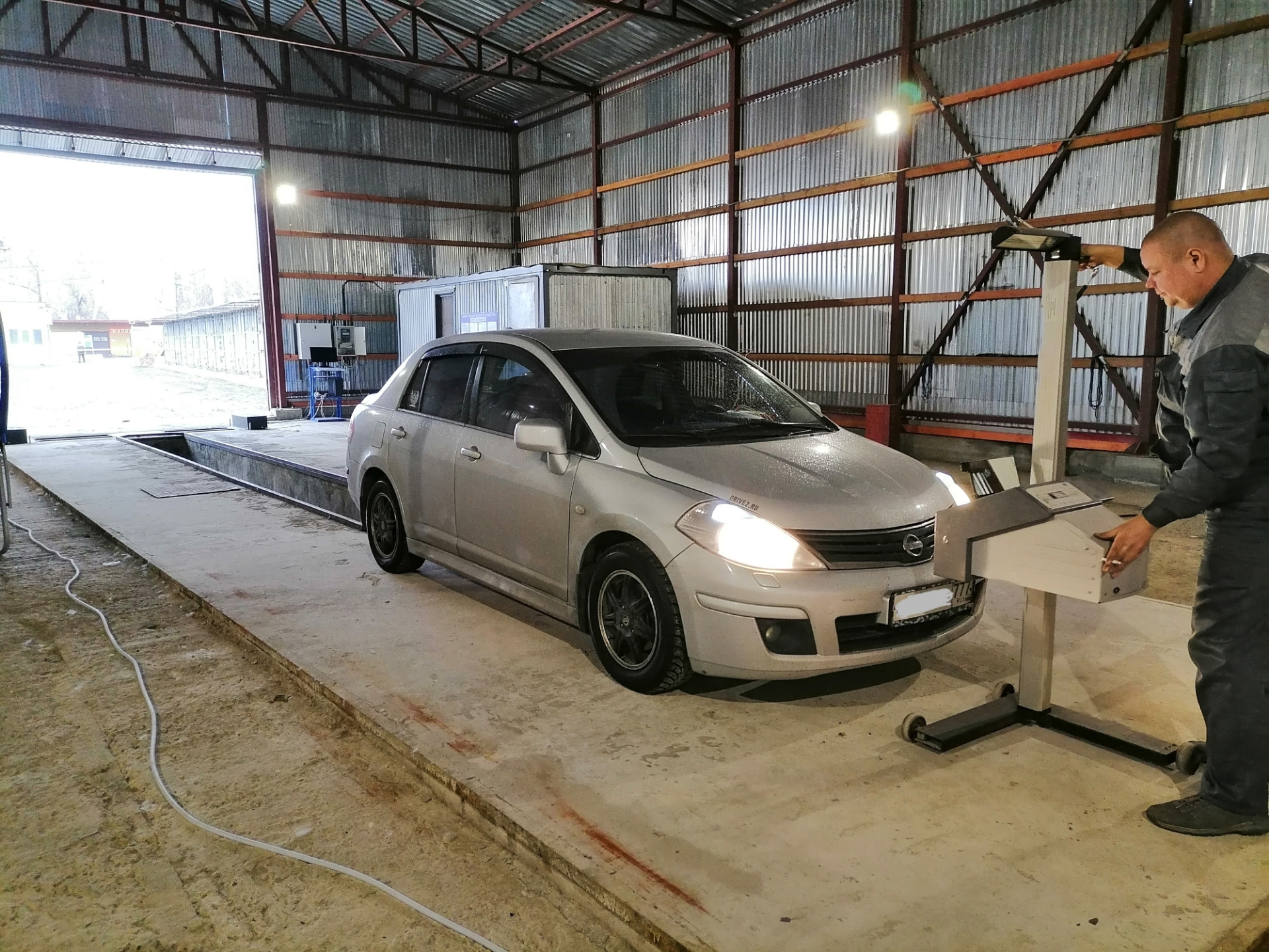 Регулировка фар на стенде! — Nissan Tiida (1G), 1,6 л, 2010 года ...