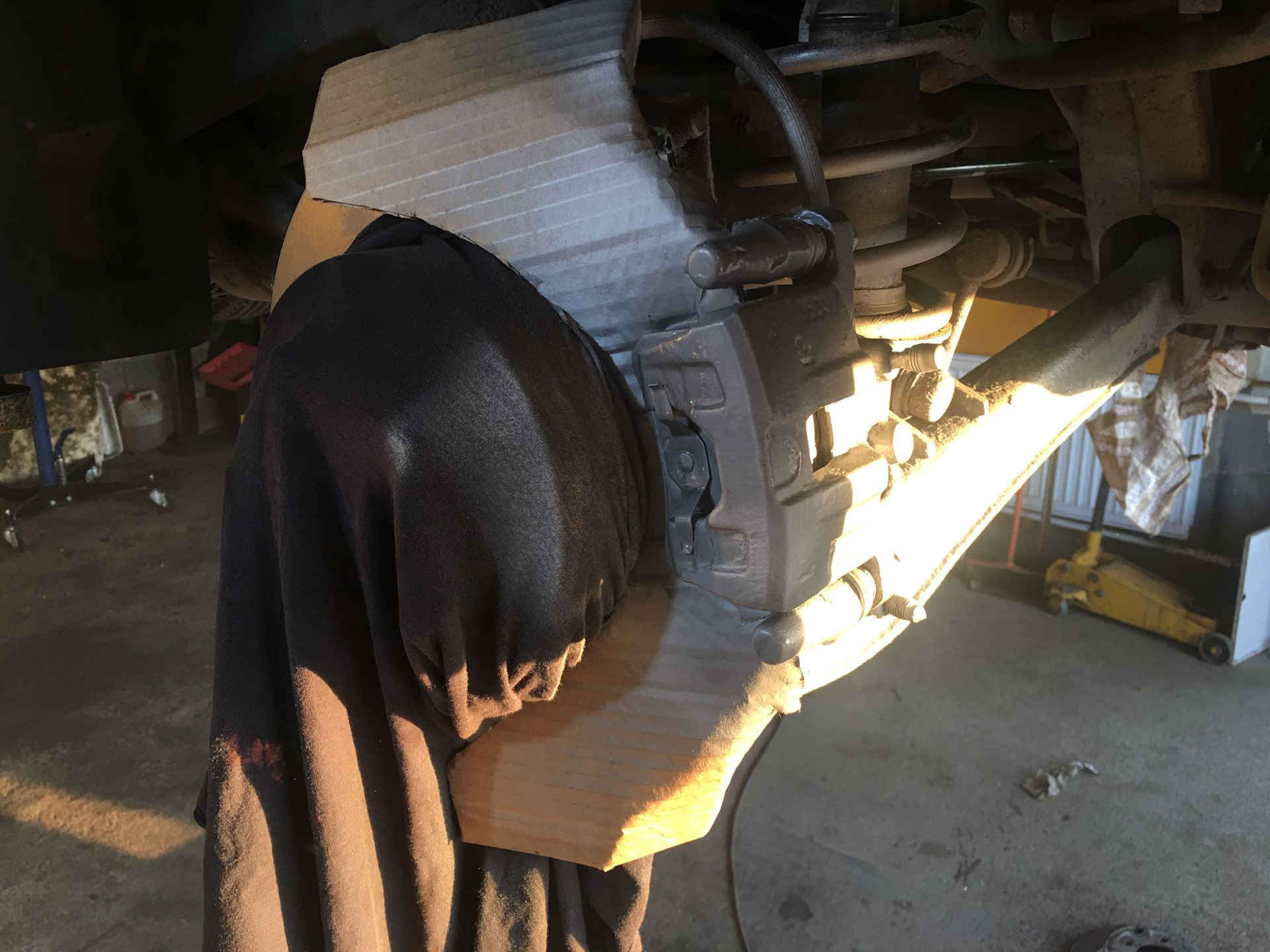 Крепление глушителя — Lada Ларгус, 1,6 л, 2014 года | своими руками ...